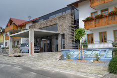 Zufahrt Eingangsbereich Zufahrt Eingangsbereich