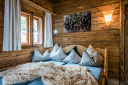 Kuscheliges Bett im Luxus Chalet Bayern Kuscheliges Bett im Luxus Chalet Bayern