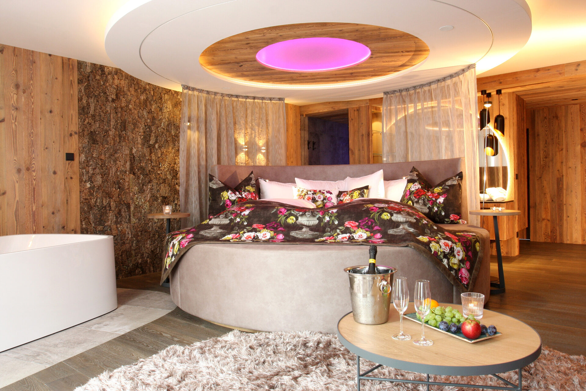 LovenessSuite mit Sauna und Whirlpool für