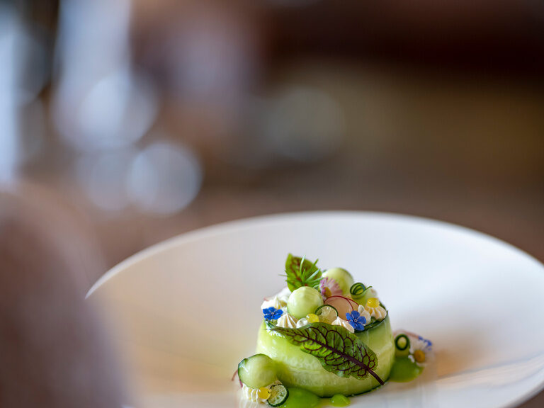 Schön gedeckter Tisch in unserem Wellnesshotel - auf Wunsch romantisch gedeckter Tisch für Ihr Candle Light Dinner im Wellness Hotel Bayerischer Wald
