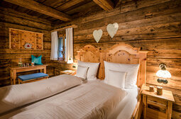 Schlafzimmer mit Doppelbett im Luxus Chalet Bayern Schlafzimmer mit Doppelbett im Luxus Chalet Bayern