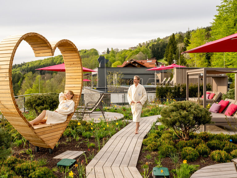 Romantischer Dachgarten mit Panoramablick im 4 Sterne Wellness Hotel Hüttenhof in Grainet, Bayern