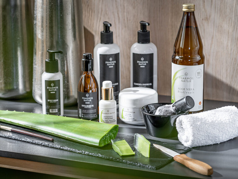 Spa-Produkte und Aloe vera Blatt vom Wellness-Shop vom Hotel Hüttenhof