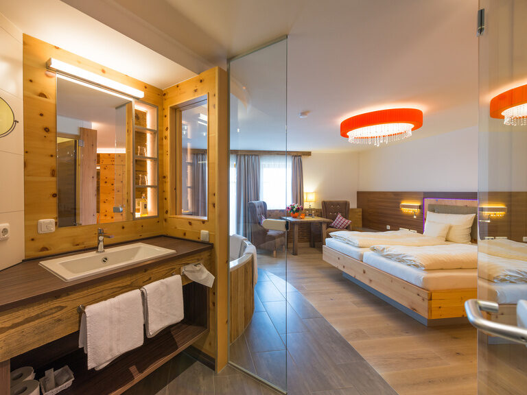 Günstiges Zimmer mit Wellness im Bayerischen Wald - Wellnesshotel Hüttenhof adults only Günstiges Zimmer mit Wellness im Bayerischen Wald - Wellnesshotel Hüttenhof adults only