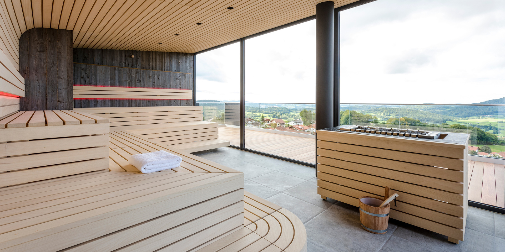 Wellnesshotel Bayrischer Wald mit Sauna und Whirlpool im Zimmer - Romantisches Wellnesshotel Bayern